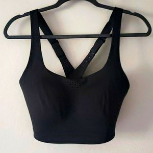 NWOT Athleta Phenomena Medium B-DD Sports Bra XBack Hook n Eye close Black